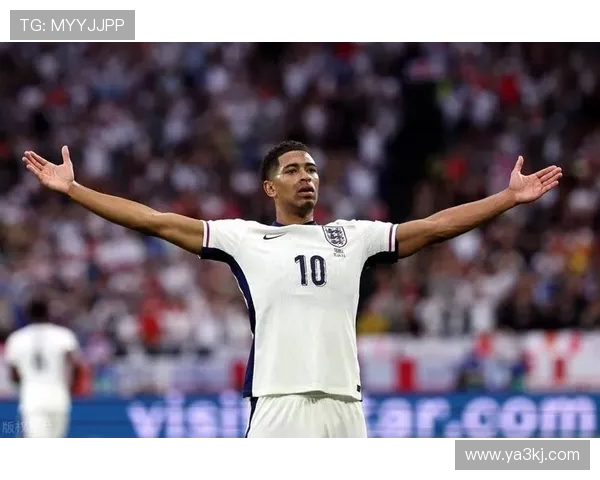 贝林厄姆 22 岁生日，女友晒甜蜜瞬间：舞伴与星光的双重闪耀